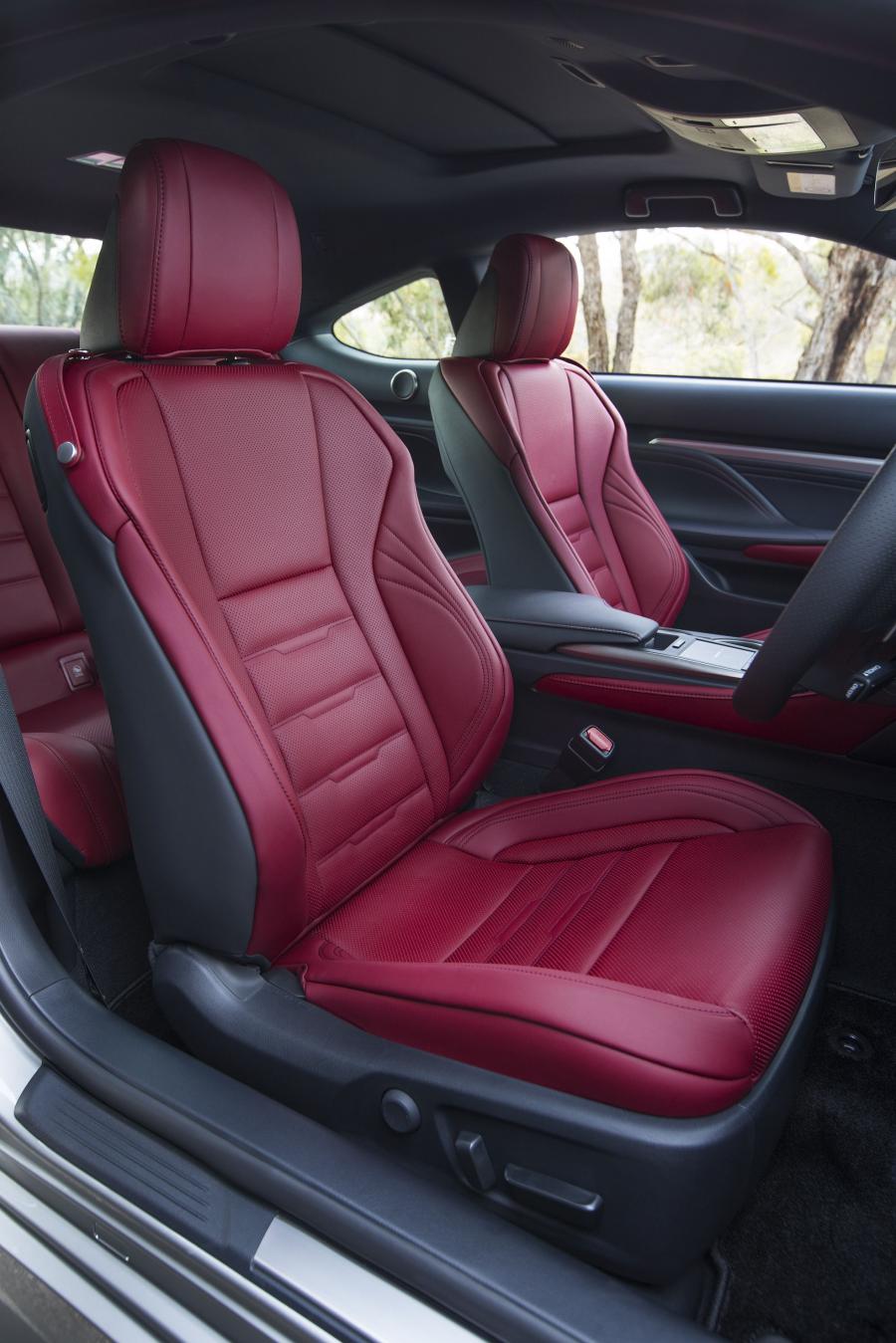 Интерьер Lexus RC350 F-Sport 2018 года  (AU) (фото 5 из 8)